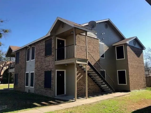 5104 Herrick Court, Haltom City, TX 76117