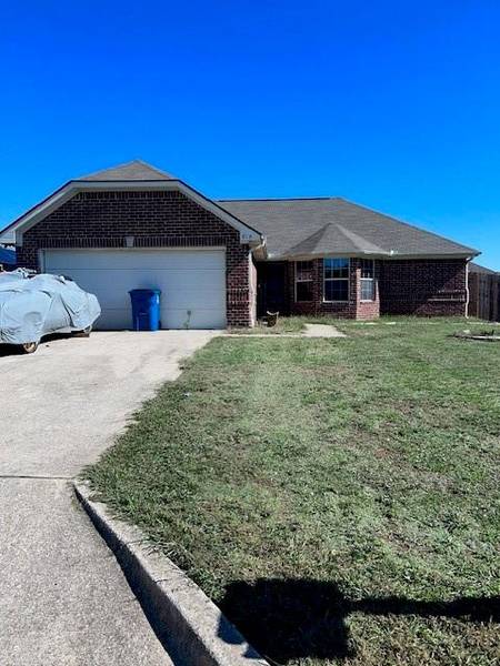 813 Greenview Court, Aubrey, TX 76227