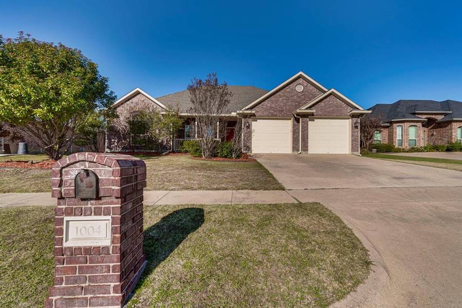 1004 Louise Lane, Ennis, TX 75119