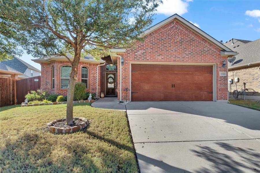 1124 Albany Drive, Fort Worth, TX 76131