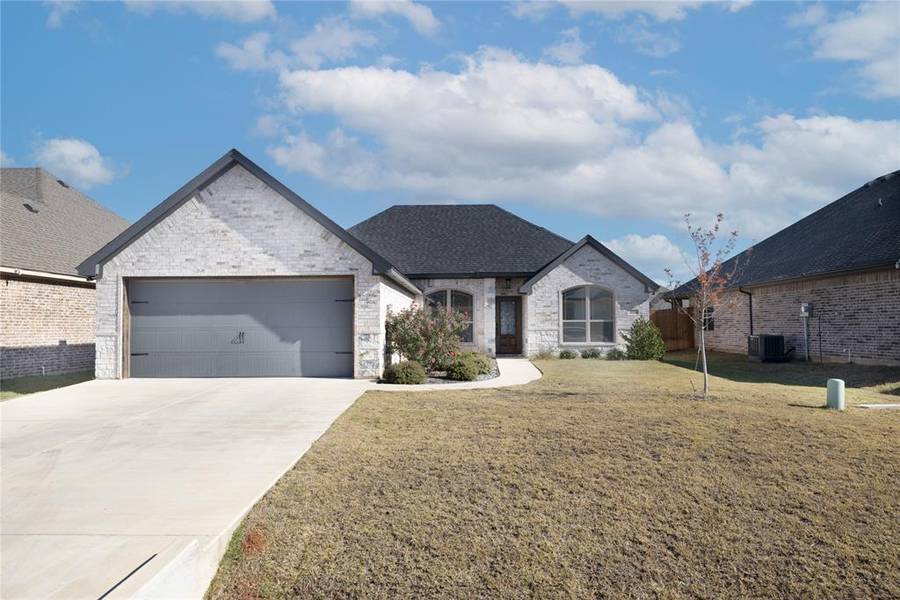 3315 Arrow Creek Drive, Granbury, TX 76049