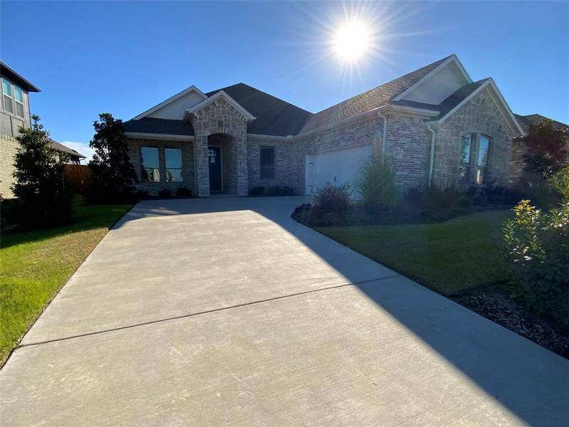 115 Bowling Green Avenue, Red Oak, TX 75154