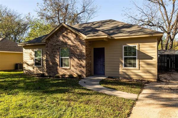 528 W Heard Street, Cleburne, TX 76033