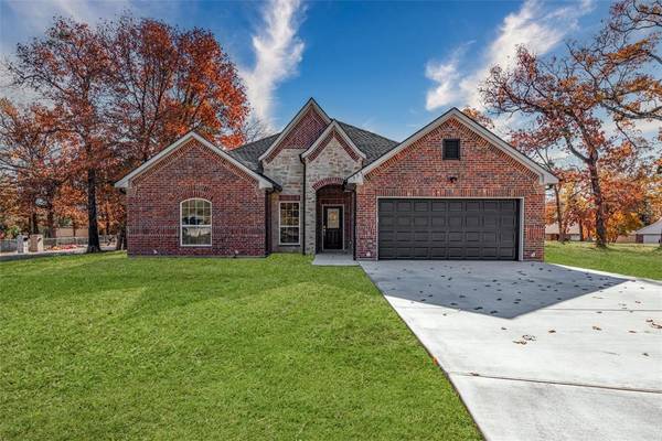 334 Enchanted Drive,  Enchanted Oaks,  TX 75156