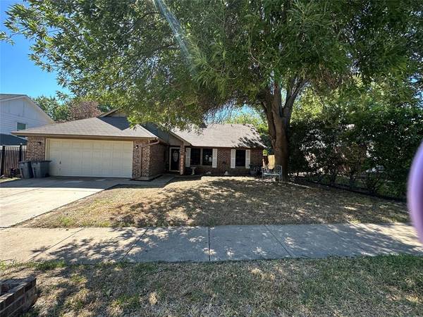 1005 Parkhill Avenue, Saginaw, TX 76179