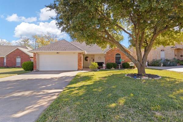 1725 Ridgecrest Drive, Cleburne, TX 76033