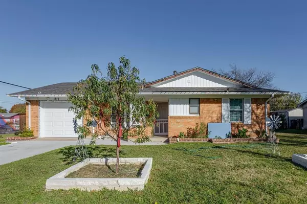 1317 Crockett Street,  Garland,  TX 75040