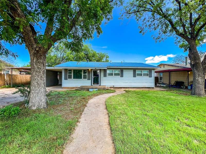 1261 W Eden Street, Munday, TX 76371