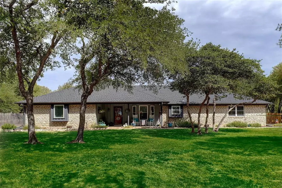 325 Diamond Oaks Drive, Hudson Oaks, TX 76087