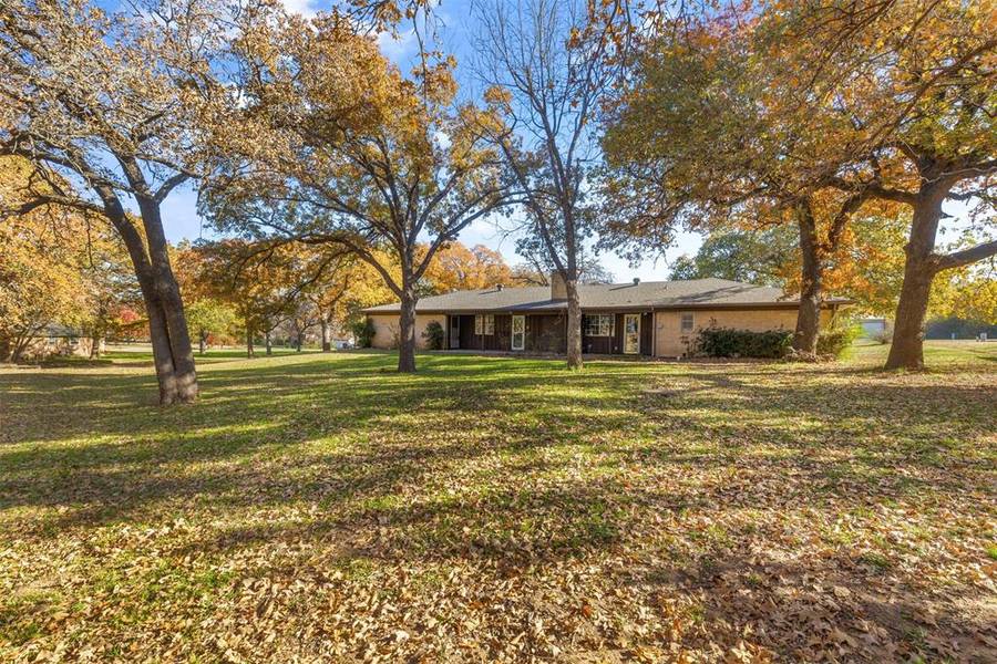 304 Trailwood Drive, Joshua, TX 76058