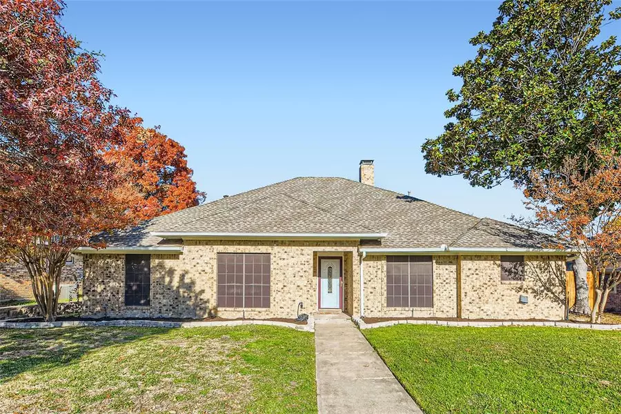 4904 Willow Ridge Drive, Mesquite, TX 75150