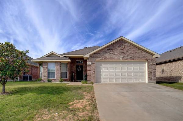 128 Tall Meadow Street,  Azle,  TX 76020