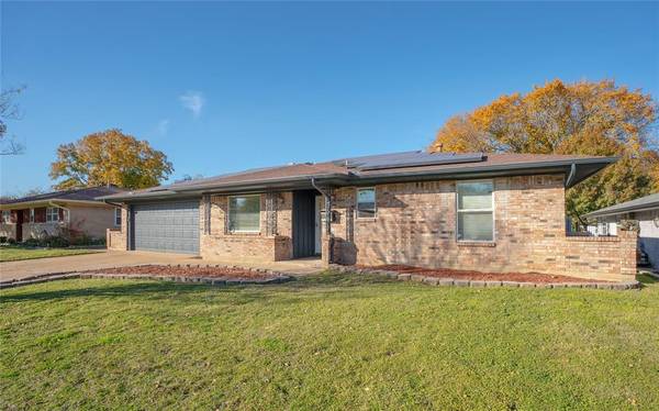 209 Primrose Hill, Euless, TX 76039