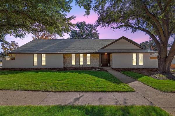 3300 Peachtree Lane, Pantego, TX 76013