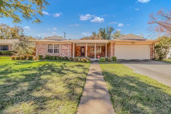 154 Poinsetta Circle, Terrell, TX 75160