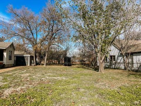 909 W Walker Street, Denison, TX 75020