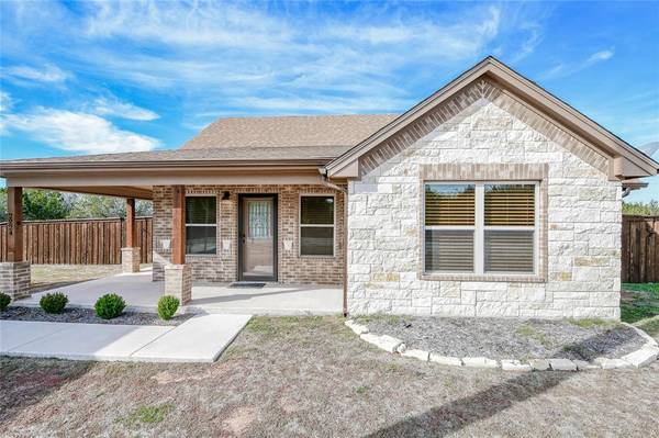 2224 Woodcrest Trail, Granbury, TX 76048