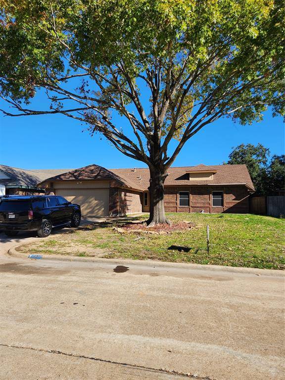 4376 Hemingway Drive, Grand Prairie, TX 75052