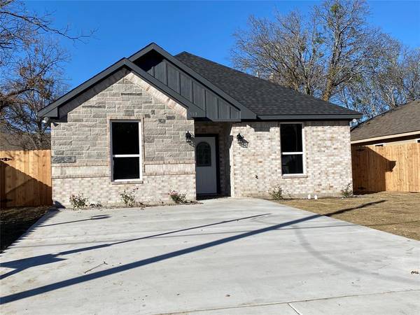 503 Robbins Street, Cleburne, TX 76031