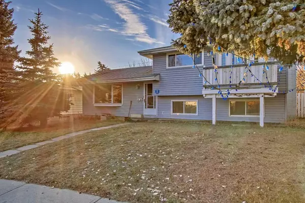 Calgary, AB T3E 5Z5,3720 Logan CRES SW