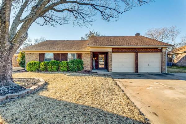 1032 Kane Street, Benbrook, TX 76126