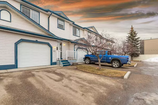 Airdrie, AB T4B 2V9,33 Stonegate DR NW #32