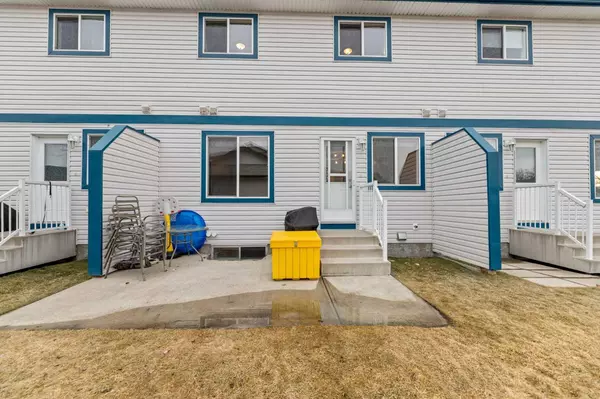 Airdrie, AB T4B 2V9,33 Stonegate DR NW #32