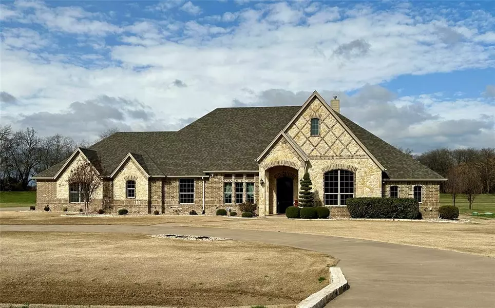 2104 Yucatan Drive, Granbury, TX 76048