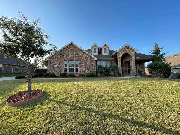 1005 Wellington Drive,  Glenn Heights,  TX 75154