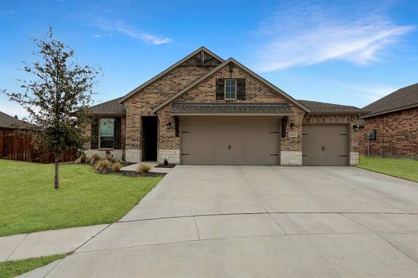 1605 Slow Elk Court, Weatherford, TX 76087