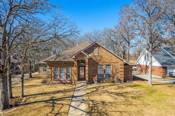 1501 Spinnaker Lane, Azle, TX 76020