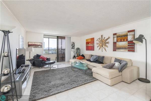 Hallandale Beach, FL 33009,2500 Parkview Dr  #1515