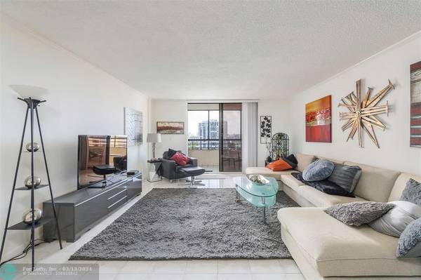 Hallandale Beach, FL 33009,2500 Parkview Dr  #1515