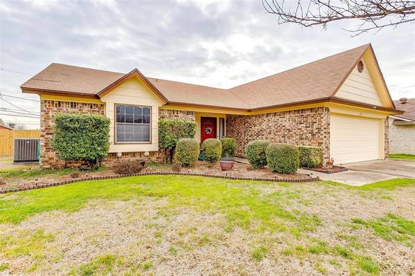 1025 Johnson,  Benbrook,  TX 76126