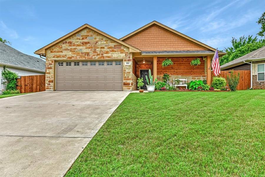 804 E 6th Street, Bonham, TX 75418