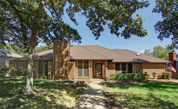 1721 Rock View Court, Fort Worth, TX 76112