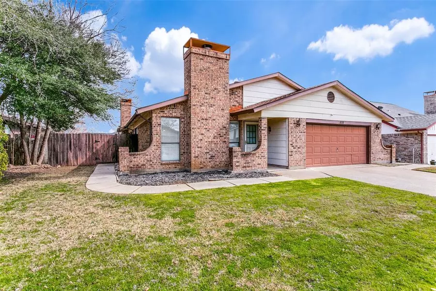 2920 Woodbridge Drive, Bedford, TX 76021