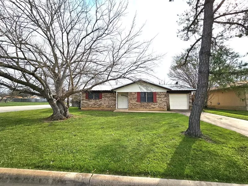 4400 Redbird Drive, Brownwood, TX 76801