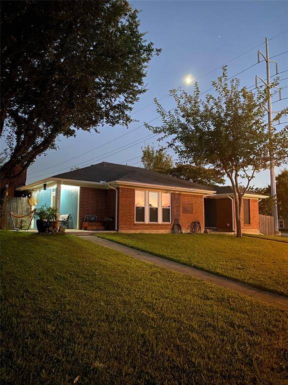 704 Michol Street,  Grapevine,  TX 76051