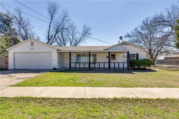 902 SE 10th Street,  Grand Prairie,  TX 75051