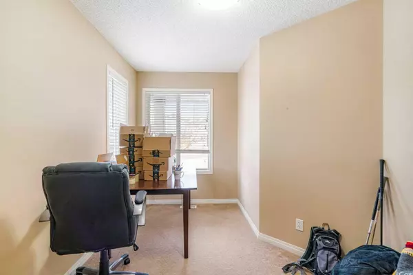 Calgary, AB T3P 1E2,242 Evansmeade Close NW