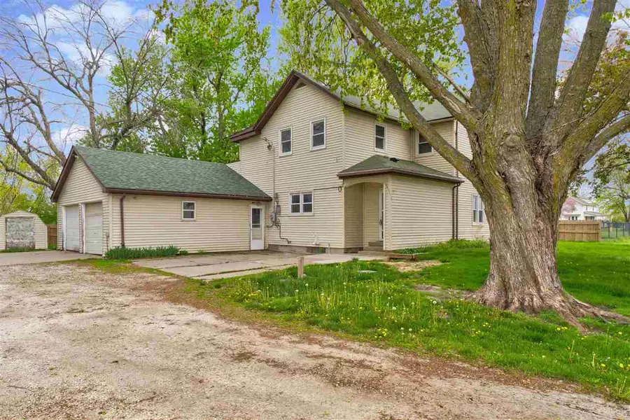 1623 S Iowa Ave, Washington, IA 52353