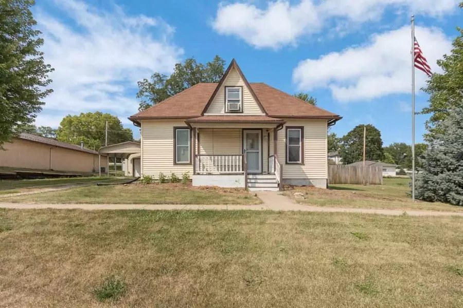 131 E 2nd, Riverside, IA 52327