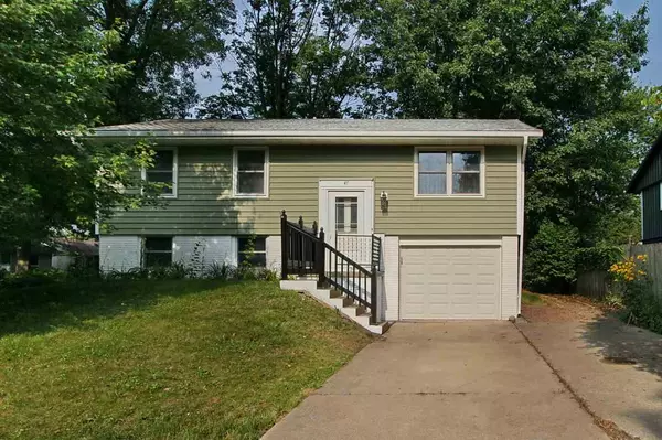 41 Regal Lane, Iowa City, IA 52240