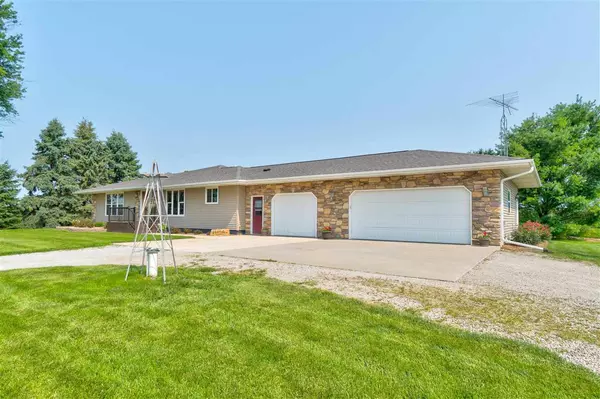 Ainsworth, IA 52201,3256 220th St