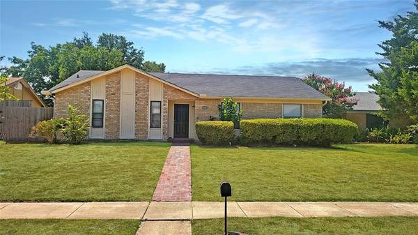 2926 Blueridge Lane,  Garland,  TX 75042