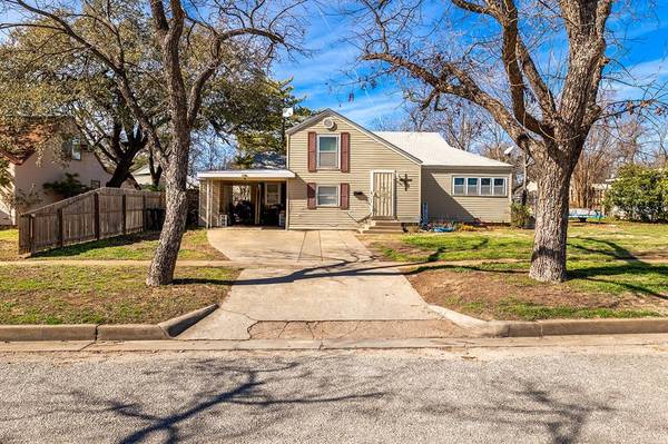 1708 S Pine Street, Brady, TX 76825