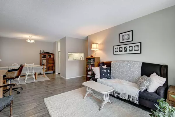 Calgary, AB T2V 4Z3,723 57 AVE SW #202