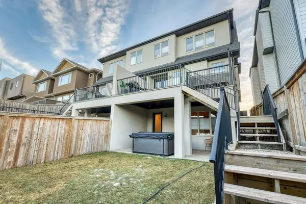 Calgary, AB T2T 1R9,2418 30 AVE SW