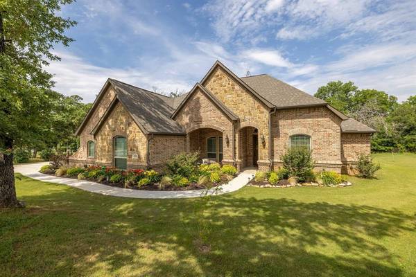 136 Flying Diamond Drive,  Springtown,  TX 76082